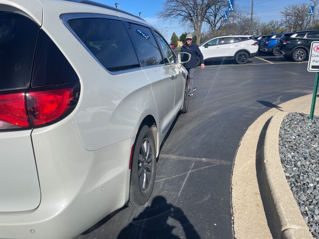 2020 Chrysler Pacifica Touring L Plus Kenosha WI