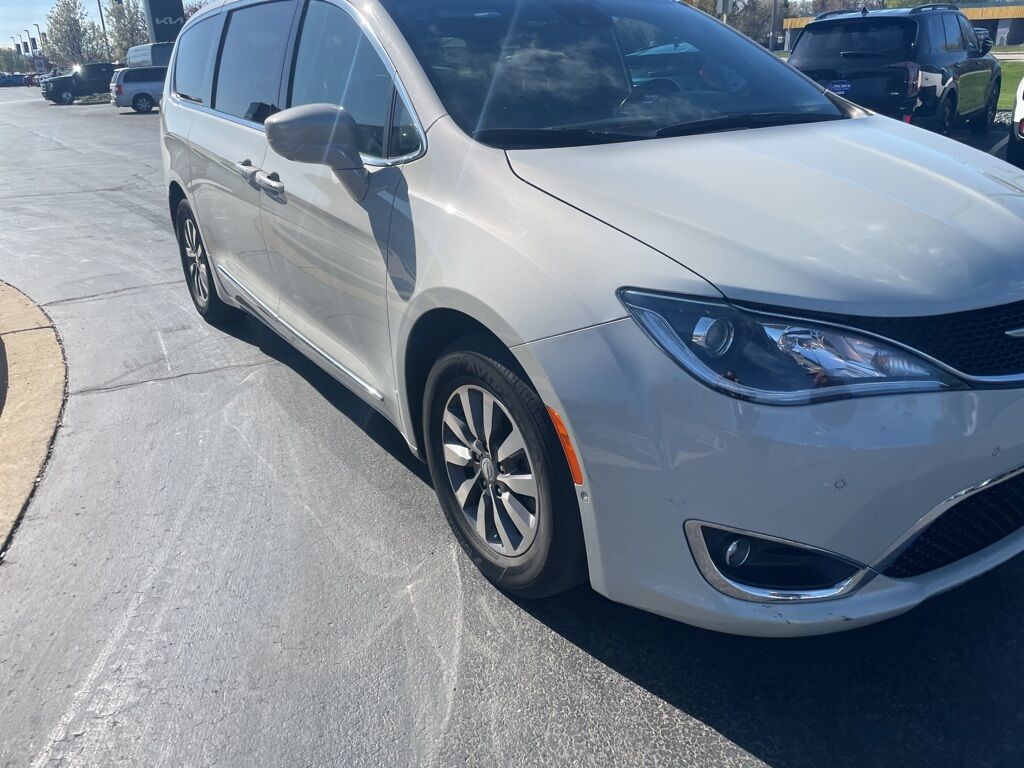 2020 Chrysler Pacifica Touring L Plus Kenosha WI