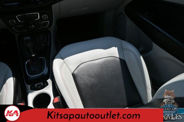 2020 Jeep Compass Limited / 4X4 / AutoStart / Power & Heated Leather Seats / Heated Steering Wheel / Apple CarPlay & Android Auto / Back Up Camera / Cruise Control / Keyless Entry & Start / Alloy Wheels / 30 MPG / 1-Owner Banglore