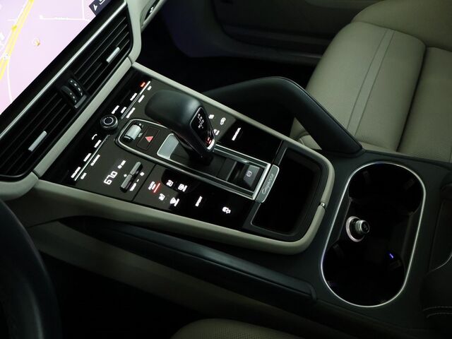 2020 Porsche Cayenne  Merriam KS