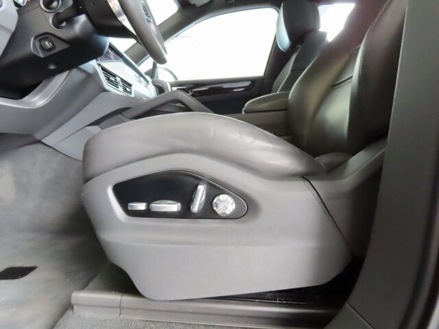 2020 Porsche Cayenne  Merriam KS