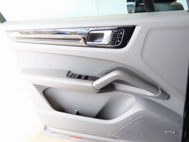 2020 Porsche Cayenne  Merriam KS