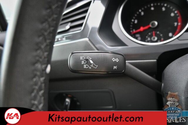 2020 Volkswagen Tiguan SE / AWD / Power & Heated Leather Seats / Panoramic Sunroof / Blind Spot Alert / Apple CarPlay & Android Auto / Wireless Phone Charger / Keyless Entry & Start / Back Up Camera / Tow Pkg / 27 MPG Banglore