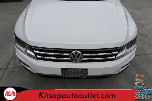 2020 Volkswagen Tiguan SE / AWD / Power & Heated Leather Seats / Panoramic Sunroof / Blind Spot Alert / Apple CarPlay & Android Auto / Wireless Phone Charger / Keyless Entry & Start / Back Up Camera / Tow Pkg / 27 MPG Banglore