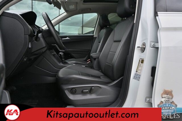 2020 Volkswagen Tiguan SE / AWD / Power & Heated Leather Seats / Panoramic Sunroof / Blind Spot Alert / Apple CarPlay & Android Auto / Wireless Phone Charger / Keyless Entry & Start / Back Up Camera / Tow Pkg / 27 MPG Banglore