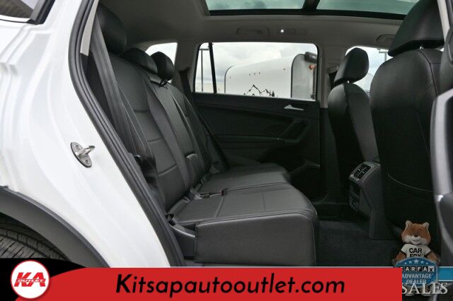 2020 Volkswagen Tiguan SE / AWD / Power & Heated Leather Seats / Panoramic Sunroof / Blind Spot Alert / Apple CarPlay & Android Auto / Wireless Phone Charger / Keyless Entry & Start / Back Up Camera / Tow Pkg / 27 MPG Banglore