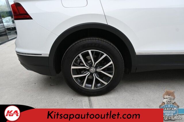 2020 Volkswagen Tiguan SE / AWD / Power & Heated Leather Seats / Panoramic Sunroof / Blind Spot Alert / Apple CarPlay & Android Auto / Wireless Phone Charger / Keyless Entry & Start / Back Up Camera / Tow Pkg / 27 MPG Banglore