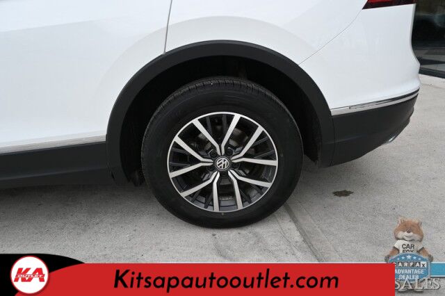 2020 Volkswagen Tiguan SE / AWD / Power & Heated Leather Seats / Panoramic Sunroof / Blind Spot Alert / Apple CarPlay & Android Auto / Wireless Phone Charger / Keyless Entry & Start / Back Up Camera / Tow Pkg / 27 MPG Banglore