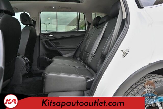 2020 Volkswagen Tiguan SE / AWD / Power & Heated Leather Seats / Panoramic Sunroof / Blind Spot Alert / Apple CarPlay & Android Auto / Wireless Phone Charger / Keyless Entry & Start / Back Up Camera / Tow Pkg / 27 MPG Banglore