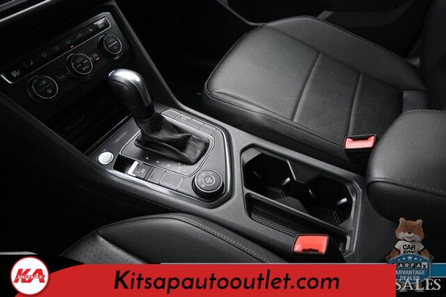 2020 Volkswagen Tiguan SE / AWD / Power & Heated Leather Seats / Panoramic Sunroof / Blind Spot Alert / Apple CarPlay & Android Auto / Wireless Phone Charger / Keyless Entry & Start / Back Up Camera / Tow Pkg / 27 MPG Banglore
