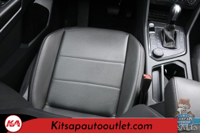 2020 Volkswagen Tiguan SE / AWD / Power & Heated Leather Seats / Panoramic Sunroof / Blind Spot Alert / Apple CarPlay & Android Auto / Wireless Phone Charger / Keyless Entry & Start / Back Up Camera / Tow Pkg / 27 MPG Banglore