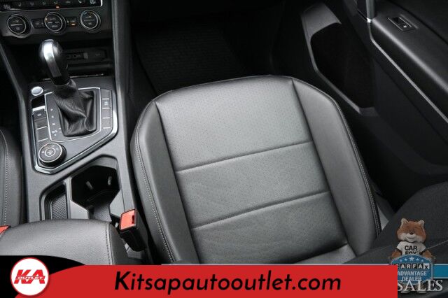 2020 Volkswagen Tiguan SE / AWD / Power & Heated Leather Seats / Panoramic Sunroof / Blind Spot Alert / Apple CarPlay & Android Auto / Wireless Phone Charger / Keyless Entry & Start / Back Up Camera / Tow Pkg / 27 MPG Banglore
