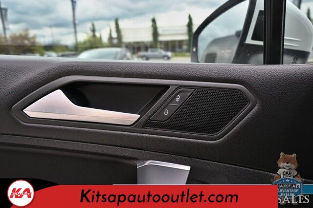 2020 Volkswagen Tiguan SE / AWD / Power & Heated Leather Seats / Panoramic Sunroof / Blind Spot Alert / Apple CarPlay & Android Auto / Wireless Phone Charger / Keyless Entry & Start / Back Up Camera / Tow Pkg / 27 MPG Banglore
