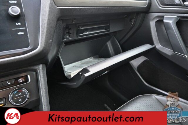 2020 Volkswagen Tiguan SE / AWD / Power & Heated Leather Seats / Panoramic Sunroof / Blind Spot Alert / Apple CarPlay & Android Auto / Wireless Phone Charger / Keyless Entry & Start / Back Up Camera / Tow Pkg / 27 MPG Banglore