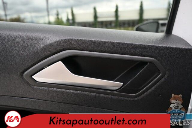 2020 Volkswagen Tiguan SE / AWD / Power & Heated Leather Seats / Panoramic Sunroof / Blind Spot Alert / Apple CarPlay & Android Auto / Wireless Phone Charger / Keyless Entry & Start / Back Up Camera / Tow Pkg / 27 MPG Banglore