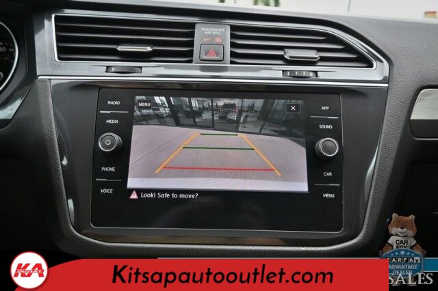 2020 Volkswagen Tiguan SE / AWD / Power & Heated Leather Seats / Panoramic Sunroof / Blind Spot Alert / Apple CarPlay & Android Auto / Wireless Phone Charger / Keyless Entry & Start / Back Up Camera / Tow Pkg / 27 MPG Banglore
