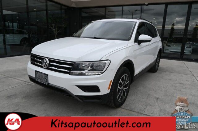 2020 Volkswagen Tiguan SE / AWD / Power & Heated Leather Seats / Panoramic Sunroof / Blind Spot Alert / Apple CarPlay & Android Auto / Wireless Phone Charger / Keyless Entry & Start / Back Up Camera / Tow Pkg / 27 MPG Banglore