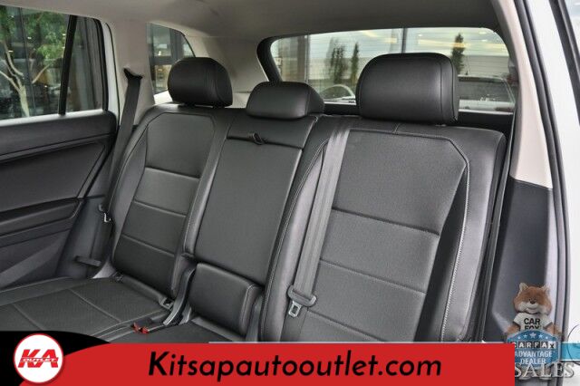 2020 Volkswagen Tiguan SE / AWD / Power & Heated Leather Seats / Panoramic Sunroof / Blind Spot Alert / Apple CarPlay & Android Auto / Wireless Phone Charger / Keyless Entry & Start / Back Up Camera / Tow Pkg / 27 MPG Banglore