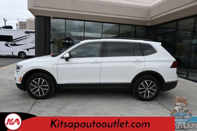 2020 Volkswagen Tiguan SE / AWD / Power & Heated Leather Seats / Panoramic Sunroof / Blind Spot Alert / Apple CarPlay & Android Auto / Wireless Phone Charger / Keyless Entry & Start / Back Up Camera / Tow Pkg / 27 MPG Banglore