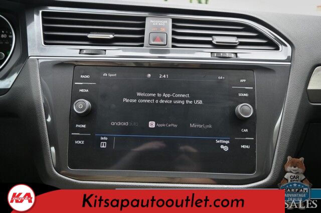 2020 Volkswagen Tiguan SE / AWD / Power & Heated Leather Seats / Panoramic Sunroof / Blind Spot Alert / Apple CarPlay & Android Auto / Wireless Phone Charger / Keyless Entry & Start / Back Up Camera / Tow Pkg / 27 MPG Banglore