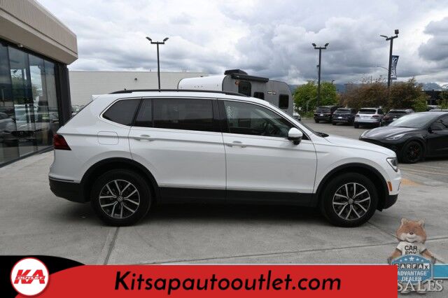 2020 Volkswagen Tiguan SE / AWD / Power & Heated Leather Seats / Panoramic Sunroof / Blind Spot Alert / Apple CarPlay & Android Auto / Wireless Phone Charger / Keyless Entry & Start / Back Up Camera / Tow Pkg / 27 MPG Banglore