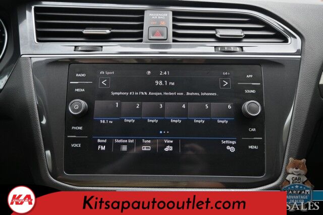 2020 Volkswagen Tiguan SE / AWD / Power & Heated Leather Seats / Panoramic Sunroof / Blind Spot Alert / Apple CarPlay & Android Auto / Wireless Phone Charger / Keyless Entry & Start / Back Up Camera / Tow Pkg / 27 MPG Banglore