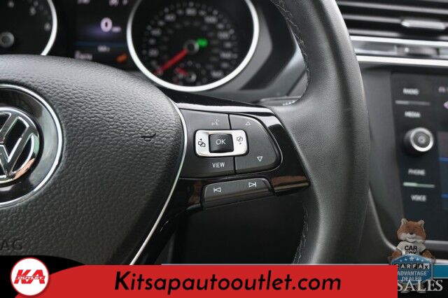 2020 Volkswagen Tiguan SE / AWD / Power & Heated Leather Seats / Panoramic Sunroof / Blind Spot Alert / Apple CarPlay & Android Auto / Wireless Phone Charger / Keyless Entry & Start / Back Up Camera / Tow Pkg / 27 MPG Banglore