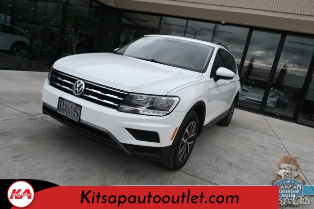 2020 Volkswagen Tiguan SE / AWD / Power & Heated Leather Seats / Panoramic Sunroof / Blind Spot Alert / Apple CarPlay & Android Auto / Wireless Phone Charger / Keyless Entry & Start / Back Up Camera / Tow Pkg / 27 MPG Banglore