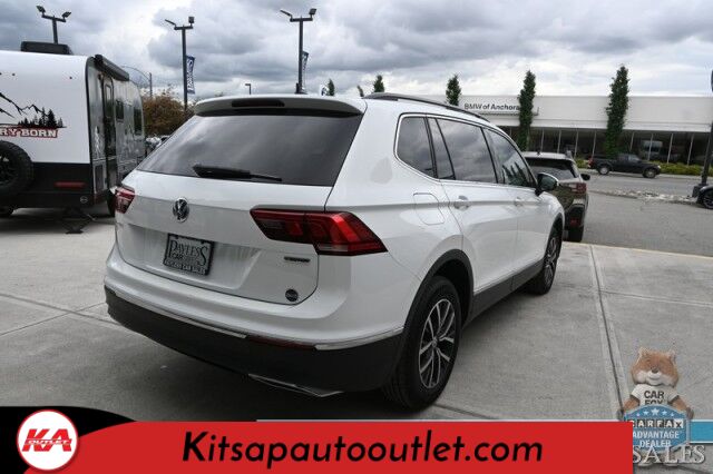 2020 Volkswagen Tiguan SE / AWD / Power & Heated Leather Seats / Panoramic Sunroof / Blind Spot Alert / Apple CarPlay & Android Auto / Wireless Phone Charger / Keyless Entry & Start / Back Up Camera / Tow Pkg / 27 MPG Banglore