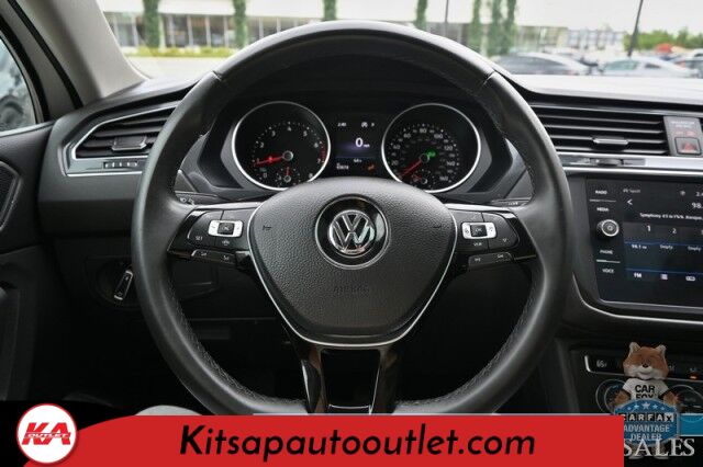 2020 Volkswagen Tiguan SE / AWD / Power & Heated Leather Seats / Panoramic Sunroof / Blind Spot Alert / Apple CarPlay & Android Auto / Wireless Phone Charger / Keyless Entry & Start / Back Up Camera / Tow Pkg / 27 MPG Banglore