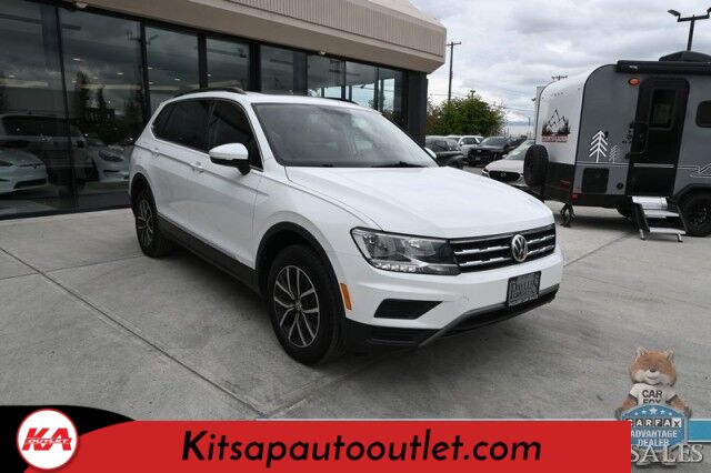2020 Volkswagen Tiguan SE / AWD / Power & Heated Leather Seats / Panoramic Sunroof / Blind Spot Alert / Apple CarPlay & Android Auto / Wireless Phone Charger / Keyless Entry & Start / Back Up Camera / Tow Pkg / 27 MPG Banglore
