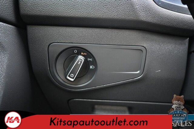 2020 Volkswagen Tiguan SE / AWD / Power & Heated Leather Seats / Panoramic Sunroof / Blind Spot Alert / Apple CarPlay & Android Auto / Wireless Phone Charger / Keyless Entry & Start / Back Up Camera / Tow Pkg / 27 MPG Banglore