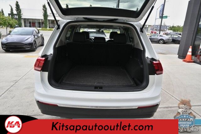 2020 Volkswagen Tiguan SE / AWD / Power & Heated Leather Seats / Panoramic Sunroof / Blind Spot Alert / Apple CarPlay & Android Auto / Wireless Phone Charger / Keyless Entry & Start / Back Up Camera / Tow Pkg / 27 MPG Banglore