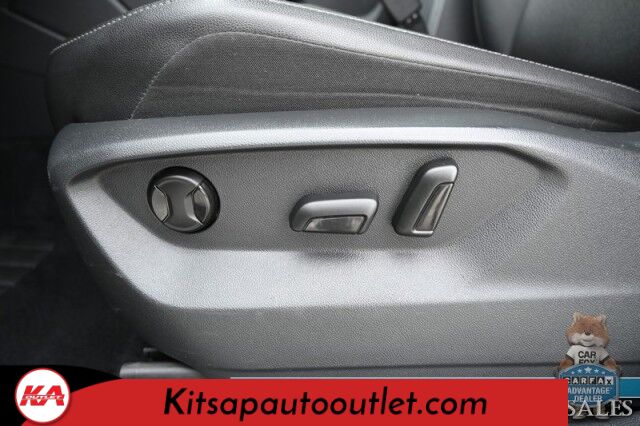 2020 Volkswagen Tiguan SE / AWD / Power & Heated Leather Seats / Panoramic Sunroof / Blind Spot Alert / Apple CarPlay & Android Auto / Wireless Phone Charger / Keyless Entry & Start / Back Up Camera / Tow Pkg / 27 MPG Banglore