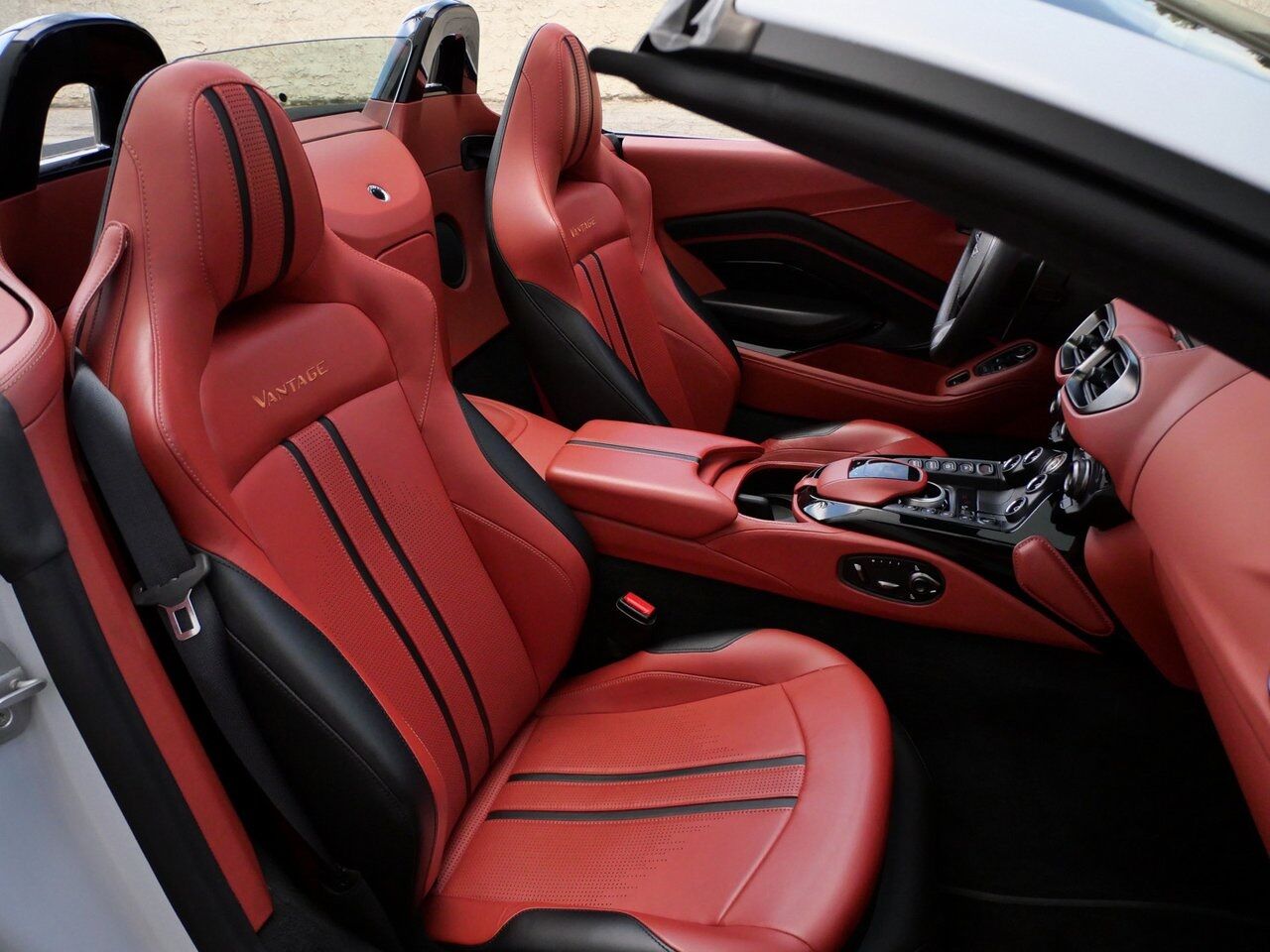 2021 Aston Martin Vantage Lawrence KS