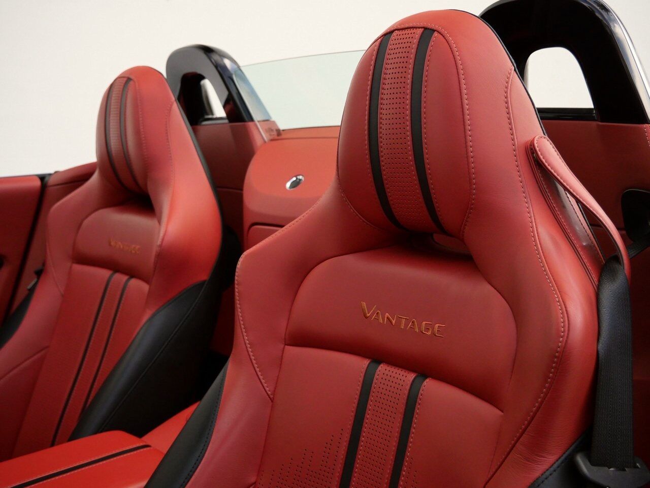 2021 Aston Martin Vantage Lawrence KS