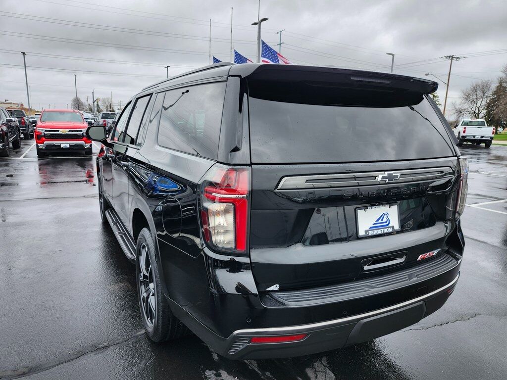 2021 Chevrolet Suburban RST Green Bay WI