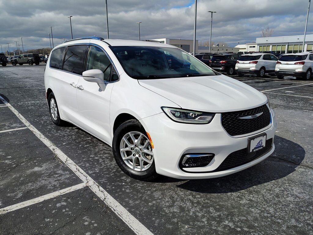 2021 Chrysler PACIFICA Touring L Green Bay WI