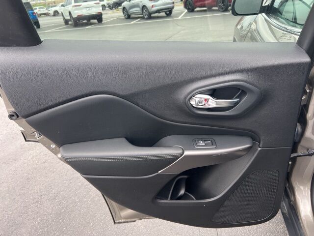 2021 Jeep Cherokee Latitude Lux Green Bay WI