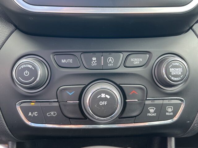 2021 Jeep Cherokee Latitude Lux Green Bay WI