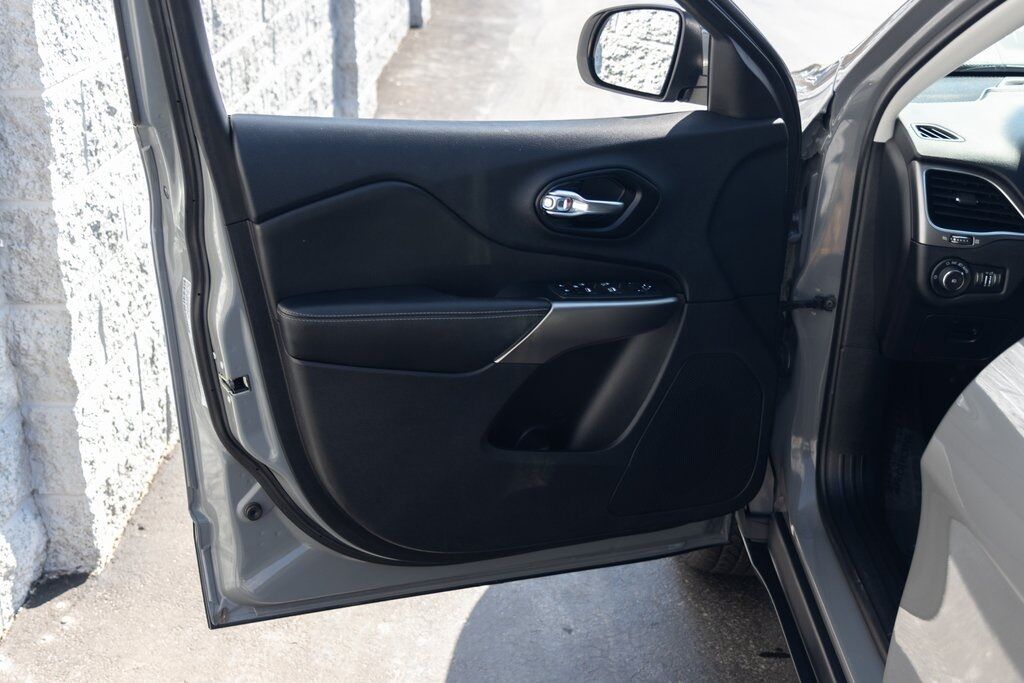 2021 Jeep Cherokee Latitude Lux Kenosha WI