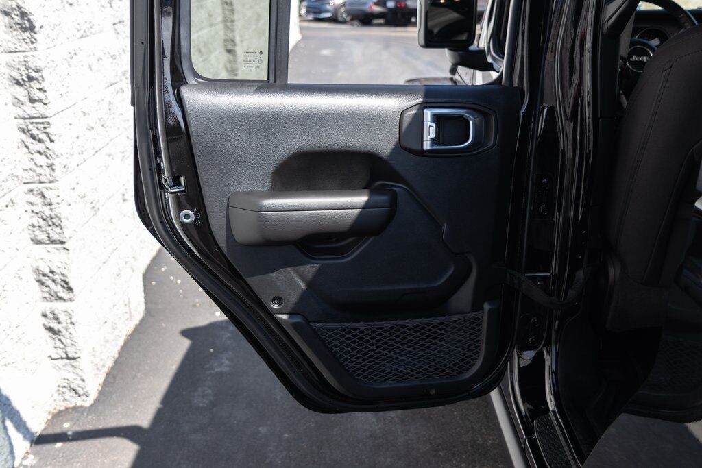 2021 Jeep Gladiator Willys Kenosha WI