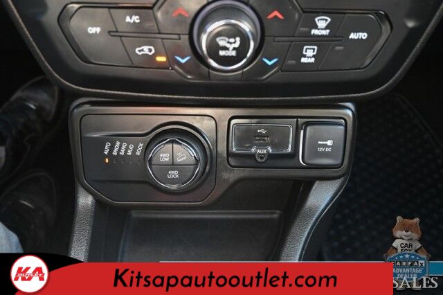 2021 Jeep Renegade Trailhawk / 4X4 / Power & Heated Leather Seats / Heated Steering Wheel / Navigation / Sunroof / Auto Start / Kenwood Speakers / Blind Spot Alert / Apple CarPlay & Android Auto / Back Up Camera / 1-Owner Banglore
