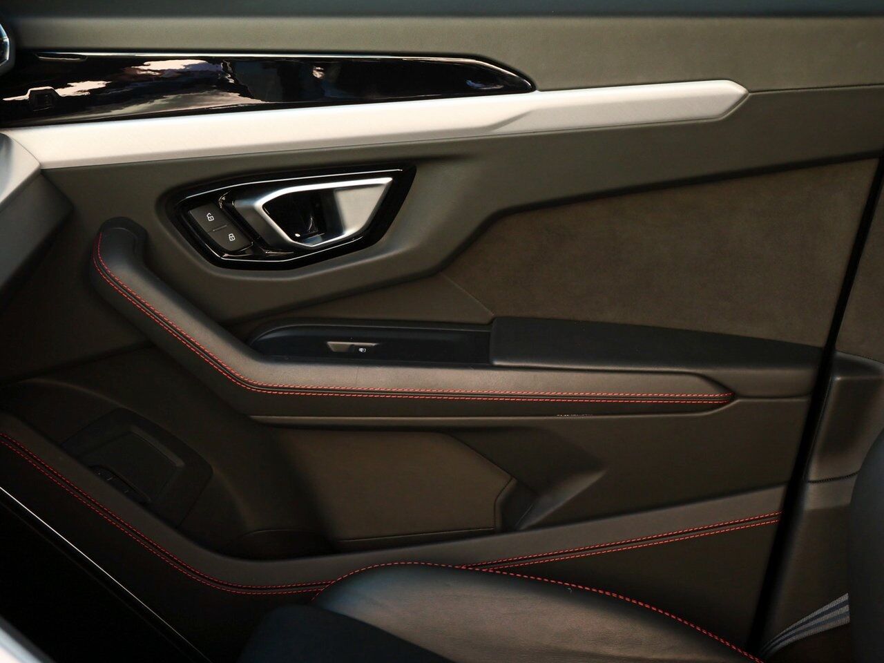 2021 Lamborghini Urus Base Base Lawrence KS