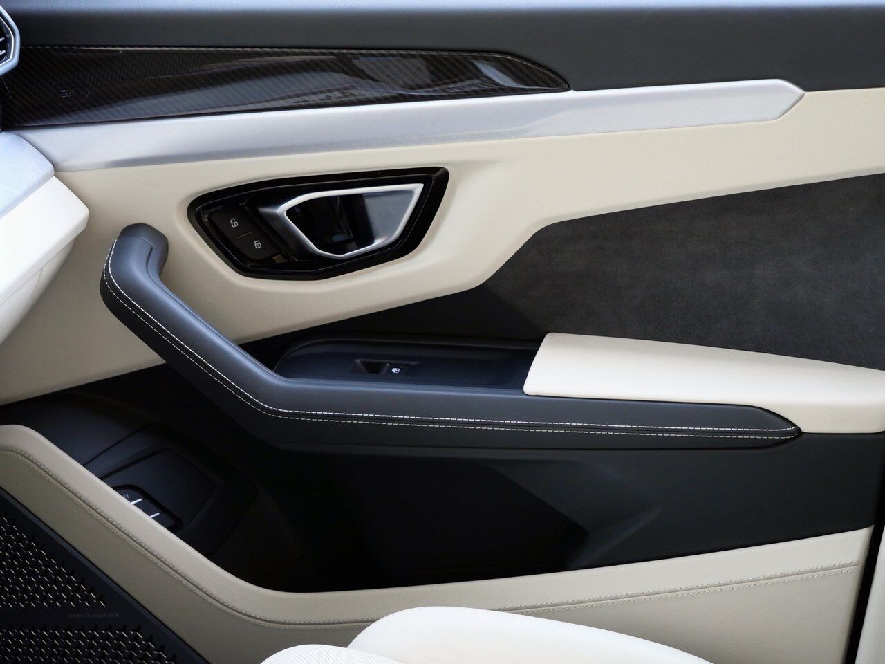 2021 Lamborghini Urus Base Base Lawrence KS