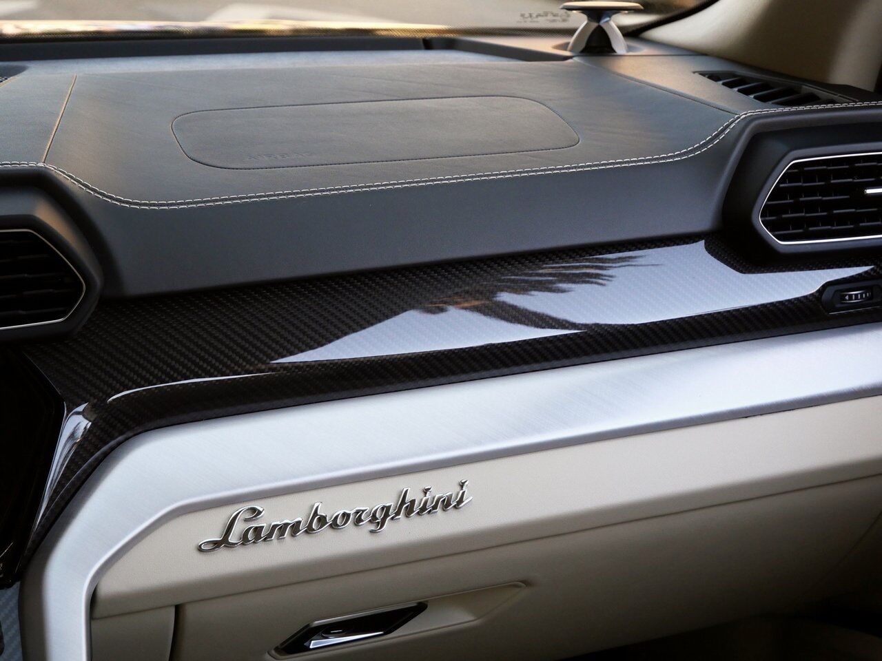 2021 Lamborghini Urus Base Base Lawrence KS