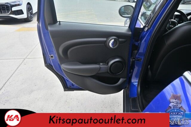 2021 MINI Cooper Oxford Edition / Heated Leather Seats / Power Locks, Windows & Mirrors / Dual Sunroofs / Keyless Entry & Start / Bluetooth / Back Up Camera / Aluminum Wheels / 37 MPG / Only 13K Miles Banglore