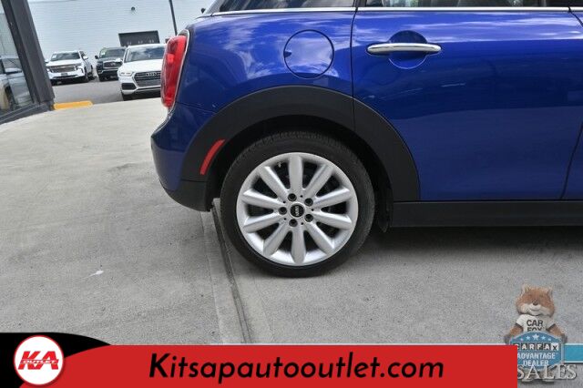 2021 MINI Cooper Oxford Edition / Heated Leather Seats / Power Locks, Windows & Mirrors / Dual Sunroofs / Keyless Entry & Start / Bluetooth / Back Up Camera / Aluminum Wheels / 37 MPG / Only 13K Miles Banglore
