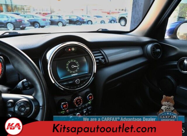 2021 MINI Cooper Oxford Edition / Heated Leather Seats / Power Locks, Windows & Mirrors / Dual Sunroofs / Keyless Entry & Start / Bluetooth / Back Up Camera / Aluminum Wheels / 37 MPG / Only 13K Miles Banglore