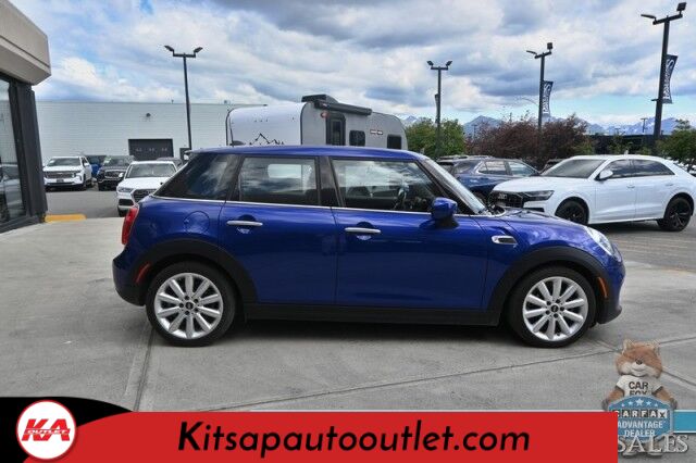 2021 MINI Cooper Oxford Edition / Heated Leather Seats / Power Locks, Windows & Mirrors / Dual Sunroofs / Keyless Entry & Start / Bluetooth / Back Up Camera / Aluminum Wheels / 37 MPG / Only 13K Miles Banglore